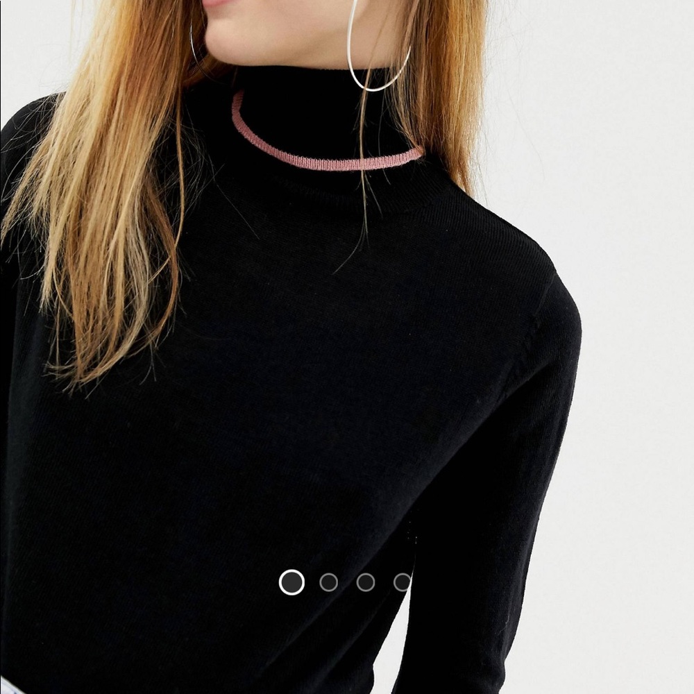 Turtleneck sweater with pink accent